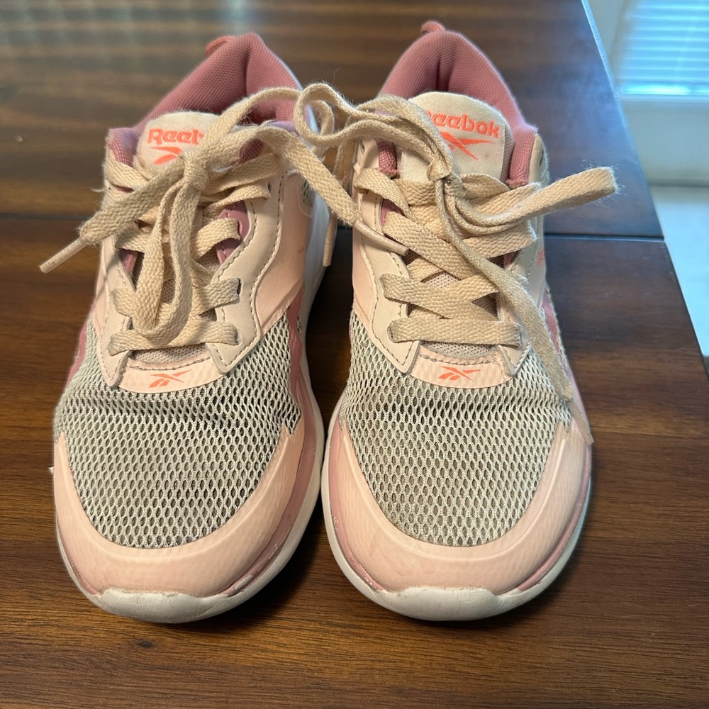 Girl’s Pink Reebok Shoes Size 3 - Picture 2 of 6
